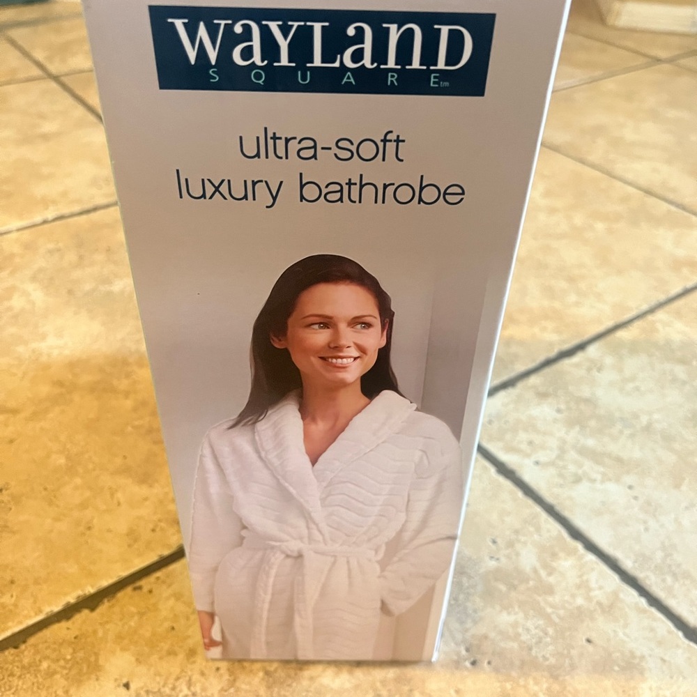 Luxury Bath Robe white brand new